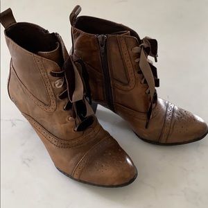 Born leather vintage style boots size 6
